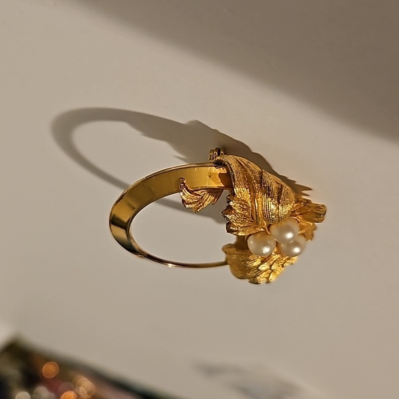 SARAH COV Faux Pearl & Goldtone Brooch - Picture 3 of 5